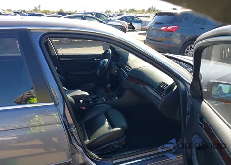 2005 BMW 330Xi z USA, uszkodzony, nr VIN WBAEW534X5PG12009